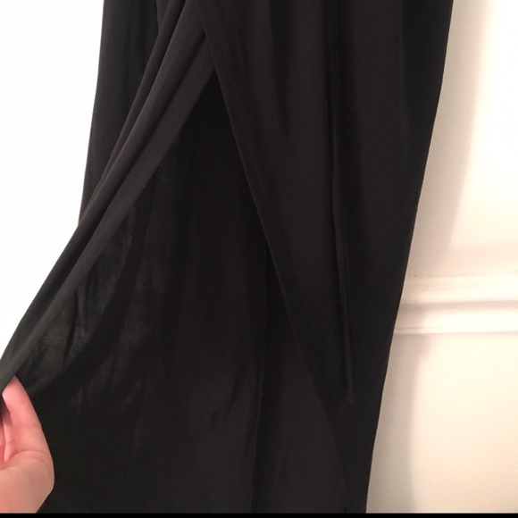 Cefian short black dress with slit - Picture 3 of 5